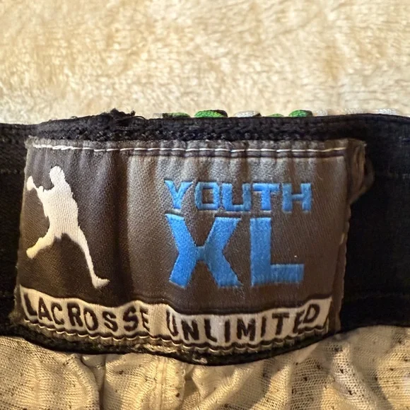 EUC LACROSSE UNLIMITED BOYS XL SHORTS - Picture 3 of 3